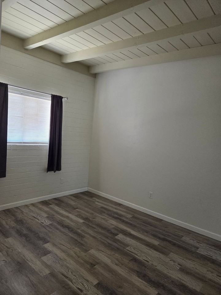 610 E Drachman St - Photo 4 of 12