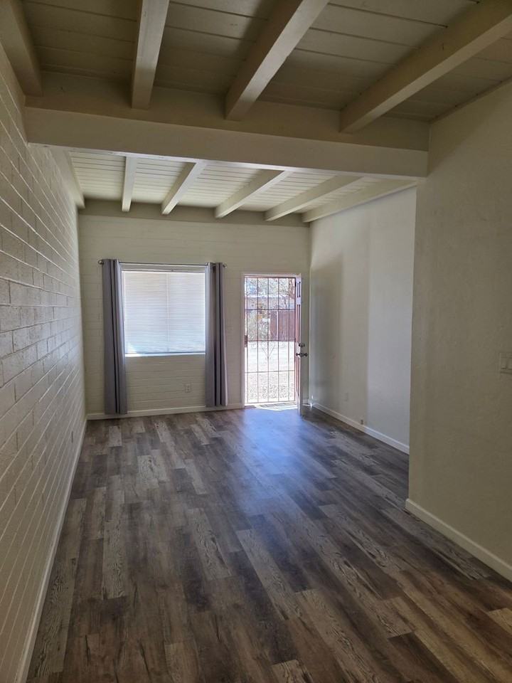 610 E Drachman St - Photo 5 of 12