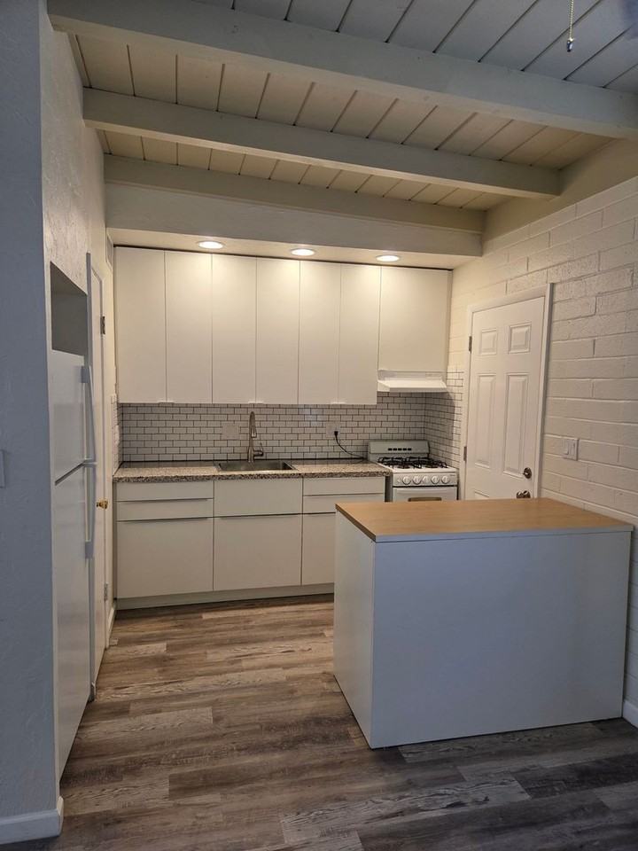 610 E Drachman St - Photo 7 of 12