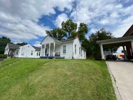 featured image of 304 Roanoke St E