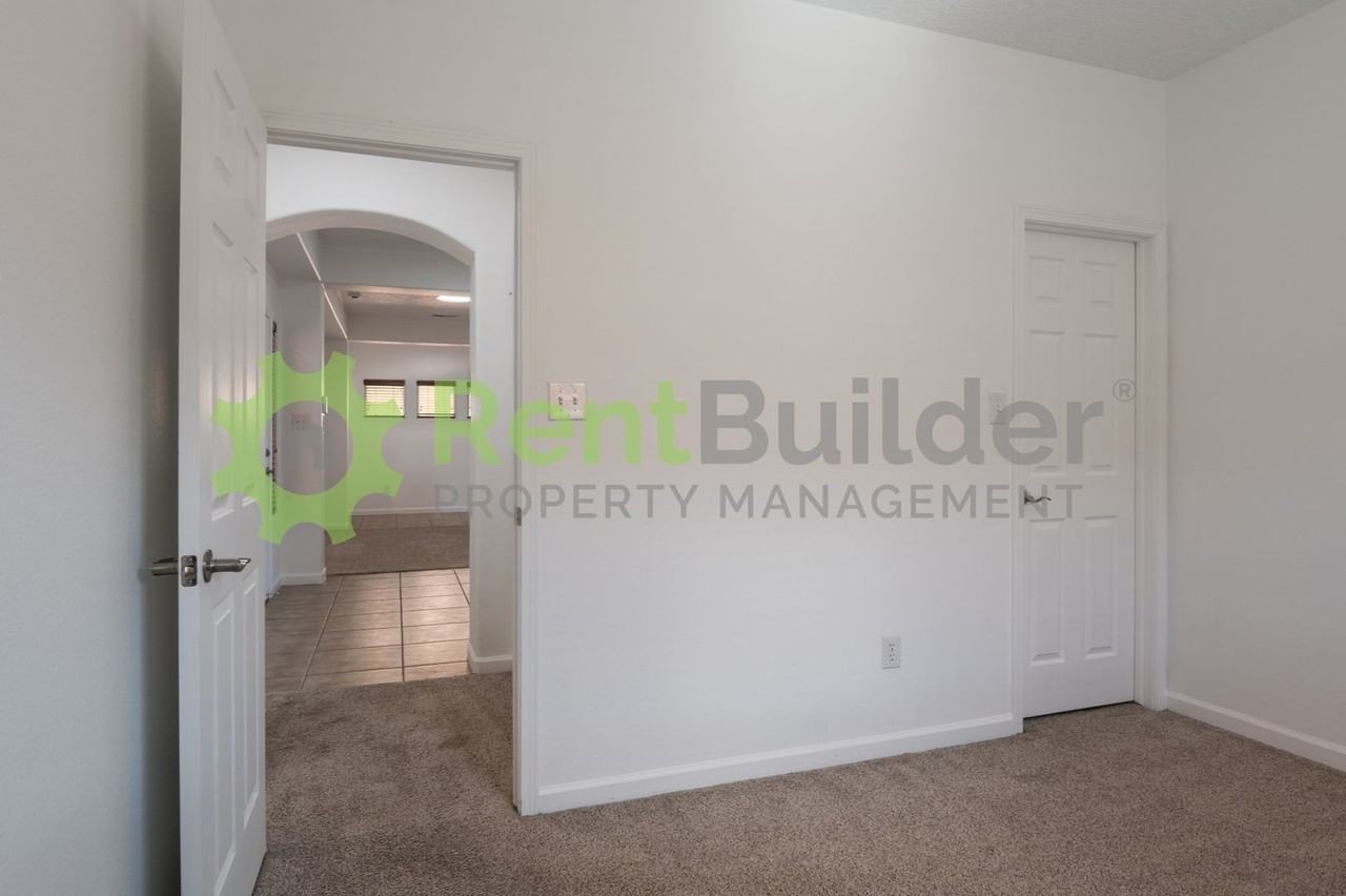 1130 Alegria Rd - Photo 7 of 25