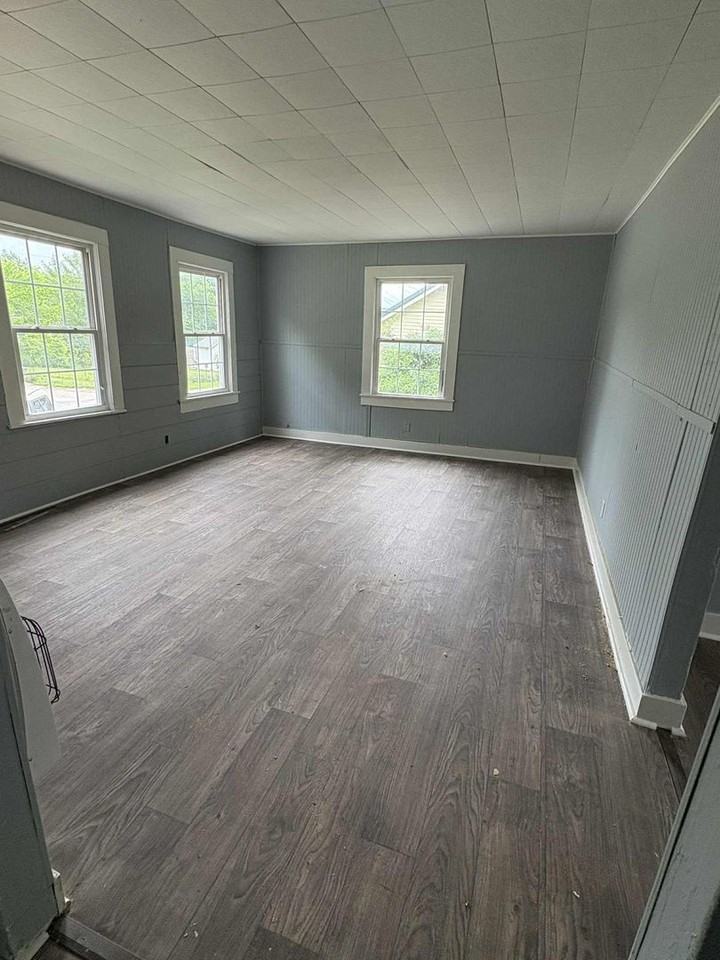 102 Rachel Ct - Photo 3 of 7