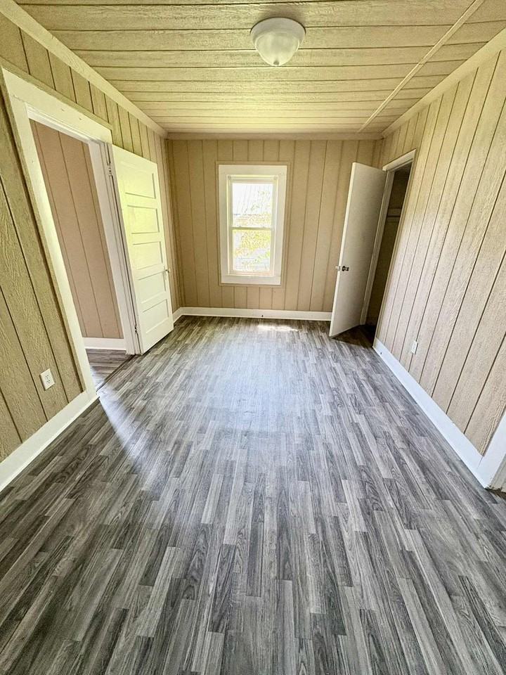 310 Mckenna St - Photo 4 of 9