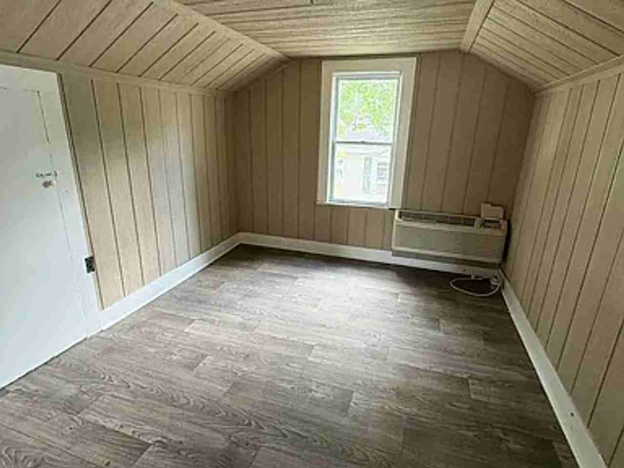 517 W Cherry St - Photo 2 of 10