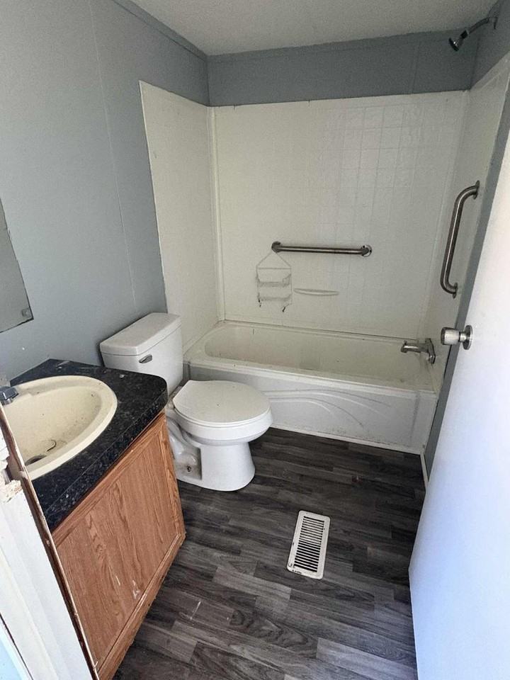 1462 Dearing Rd - Photo 2 of 6