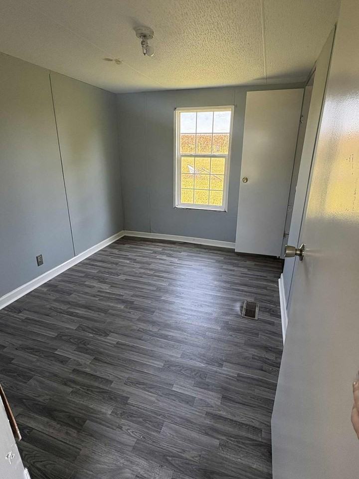 1462 Dearing Rd - Photo 3 of 6