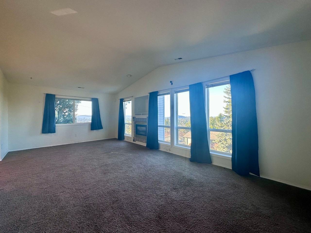 11732 Se Lexington St - Photo 4 of 26