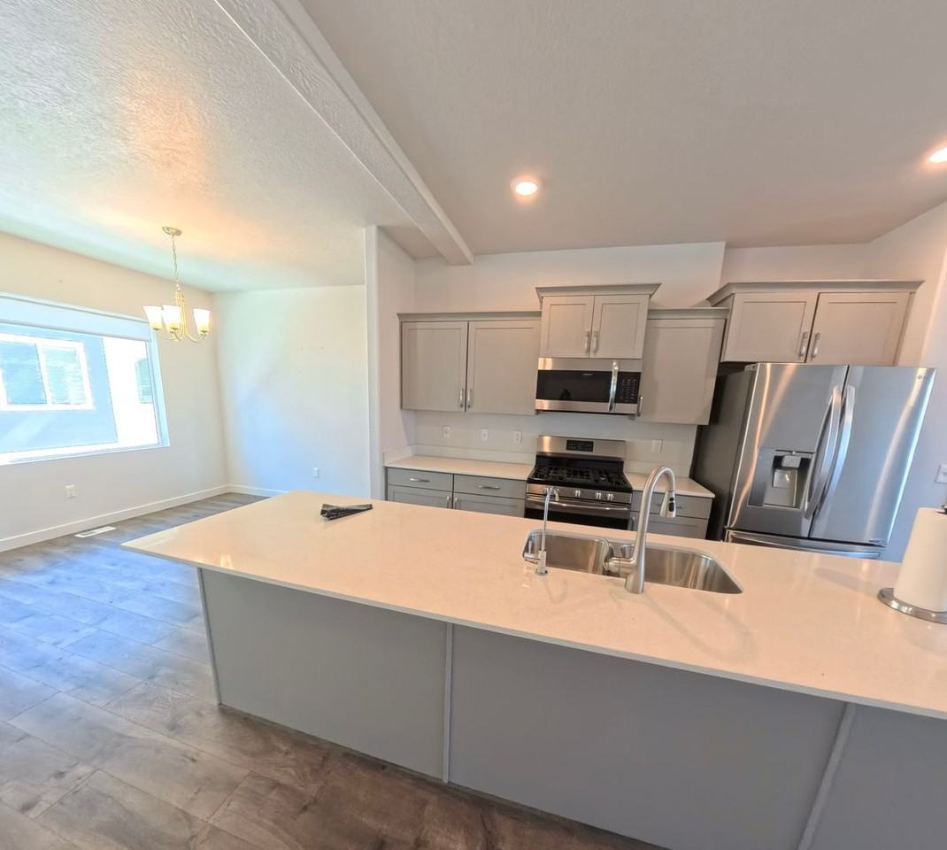 1497 S 565 W - Photo 2 of 28
