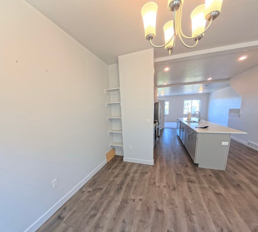 1497 S 565 W - Photo 3 of 28