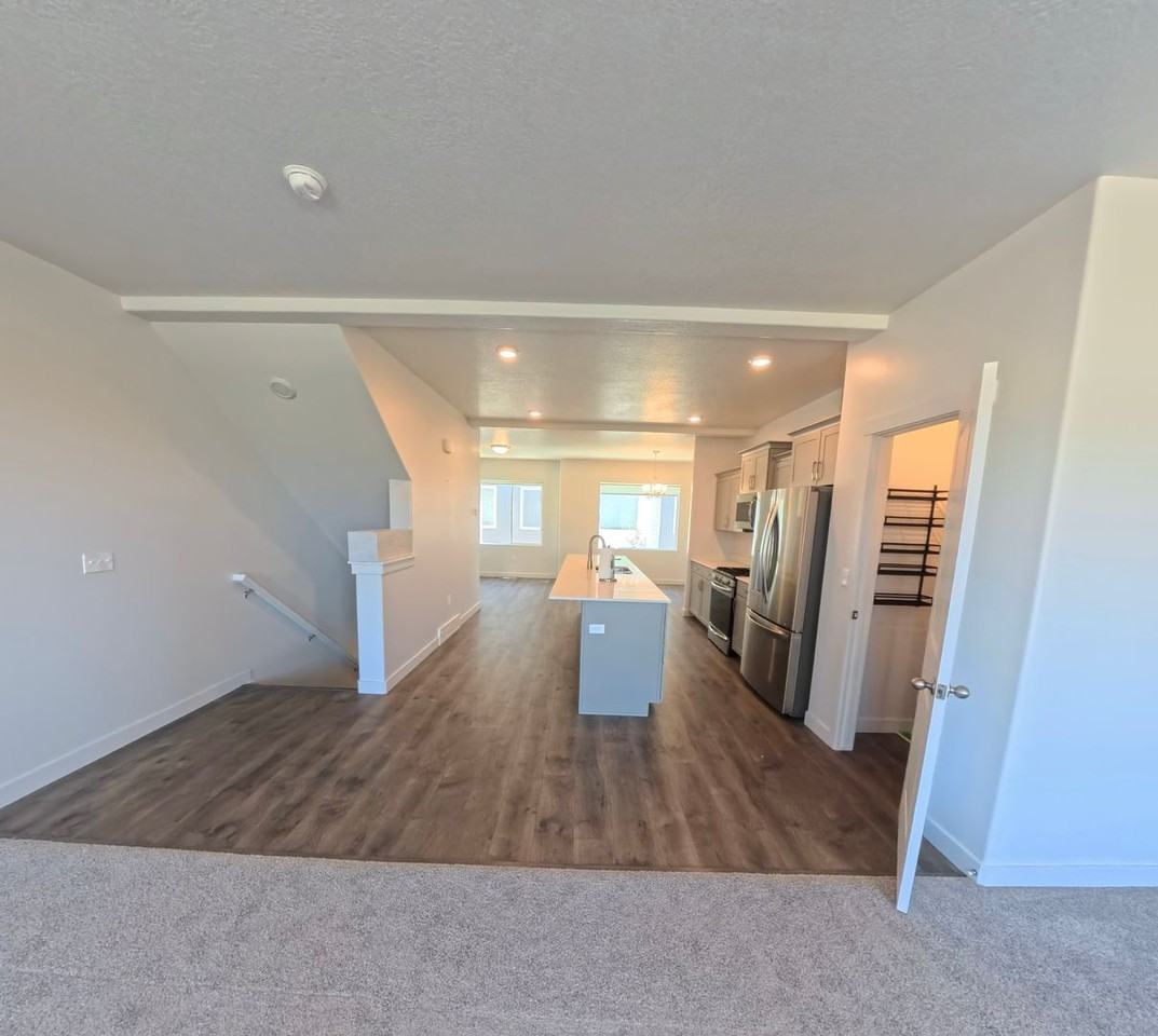 1497 S 565 W - Photo 4 of 28