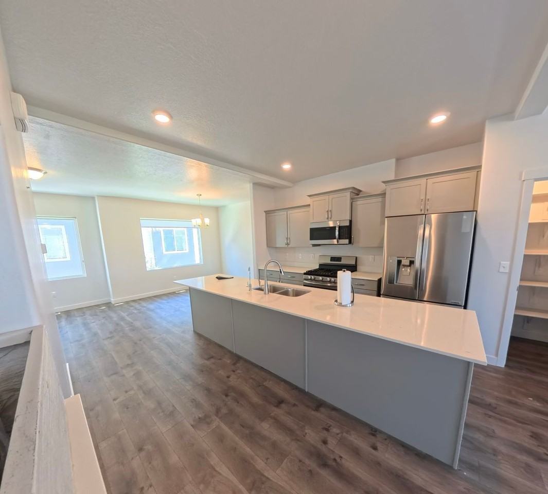 1497 S 565 W - Photo 5 of 28