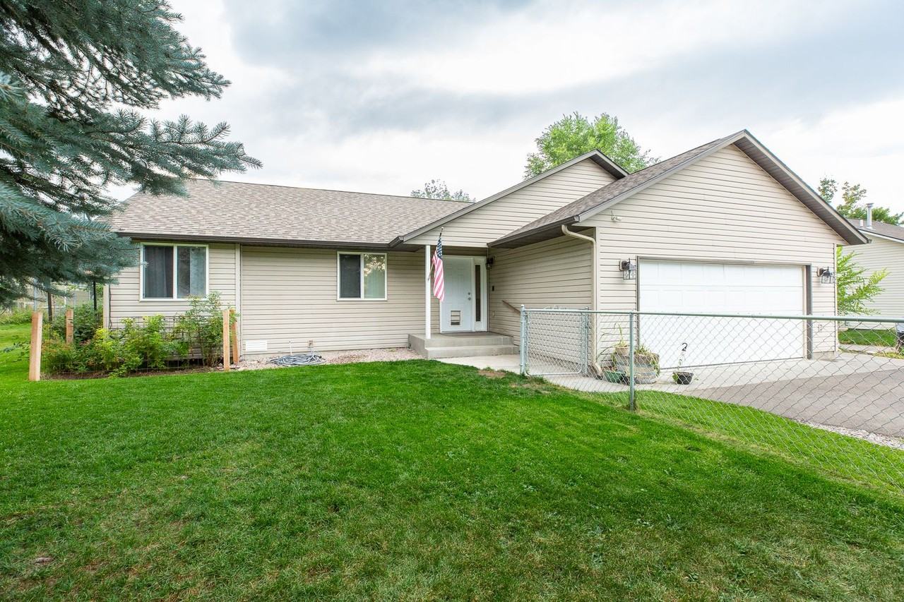 605 N Curtis St - Photo 2 of 34