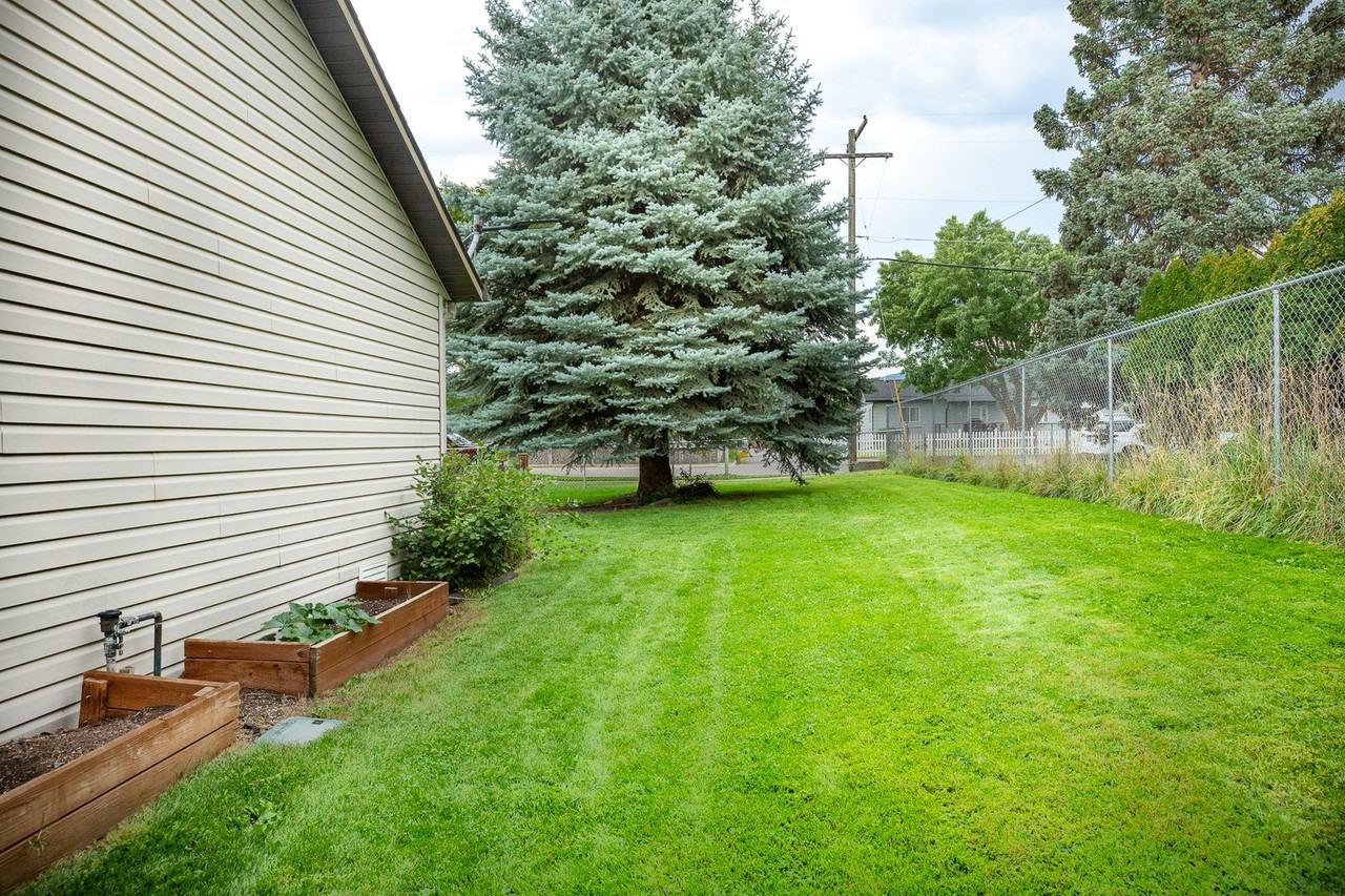 605 N Curtis St - Photo 5 of 34