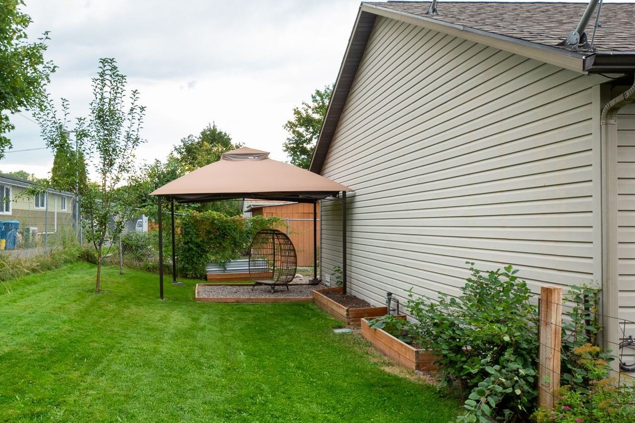 605 N Curtis St - Photo 6 of 34