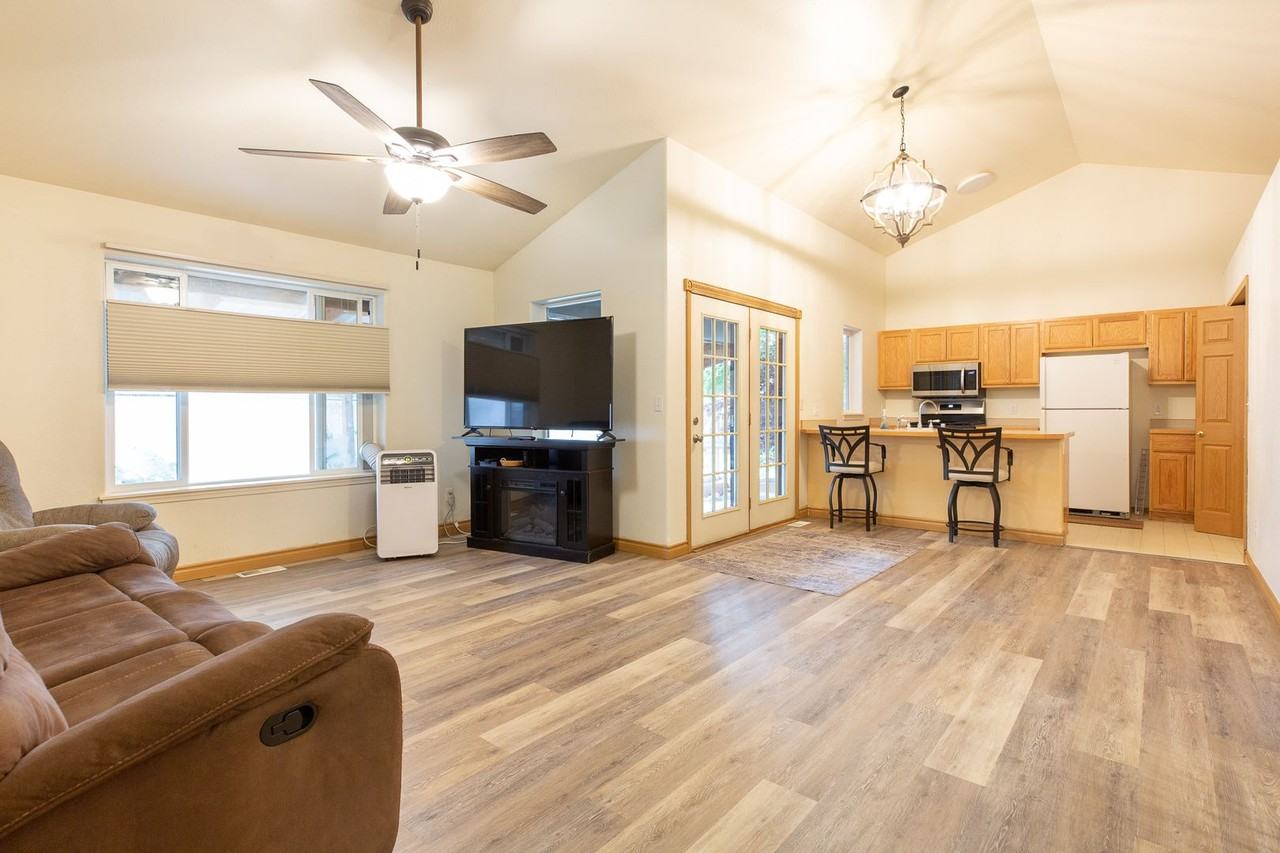 605 N Curtis St - Photo 7 of 34