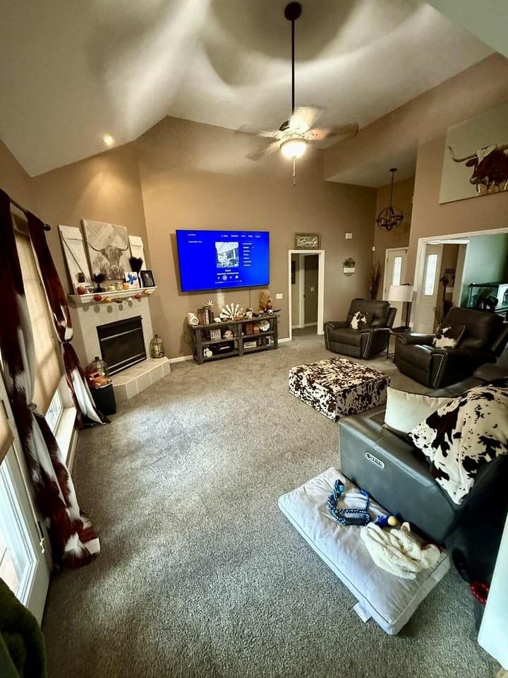 1630 Rivergate Dr - Photo 3 of 25