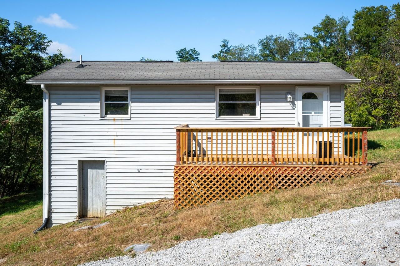 7278 Manns Dr - Photo 3 of 20