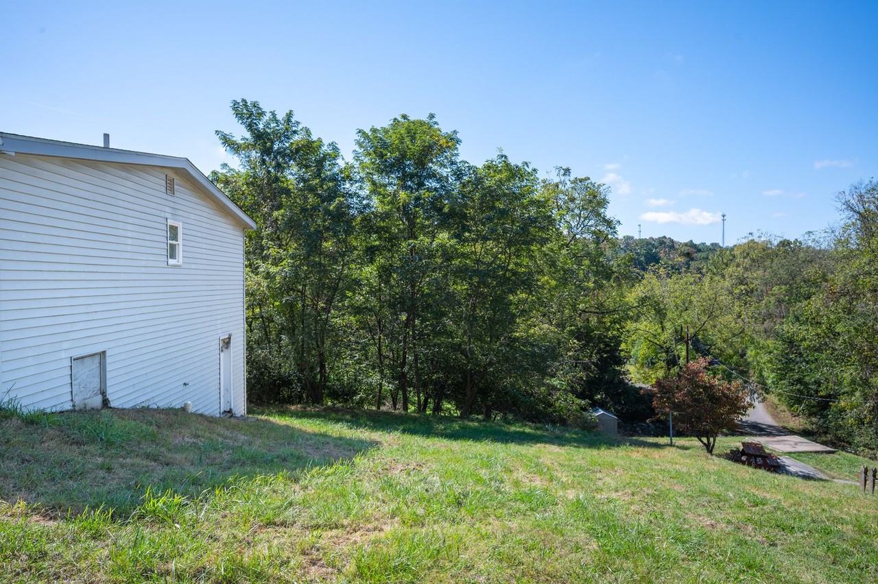 7278 Manns Dr - Photo 4 of 20