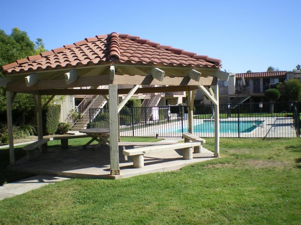 2461 W Acacia Ave - Photo 2 of 9