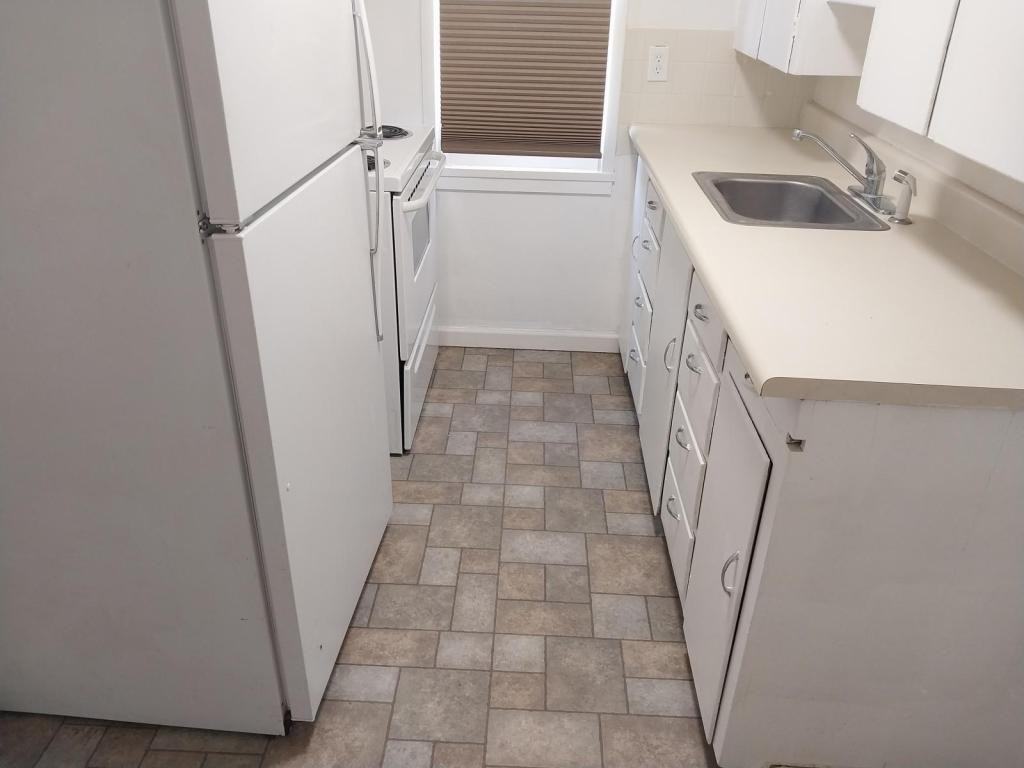 528 West 6th Street - Photo 7 of 12