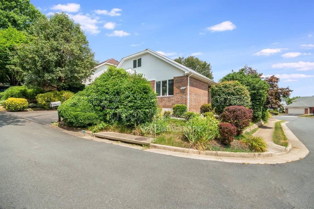 4572 Shetland Green Road - Photo 2 of 10