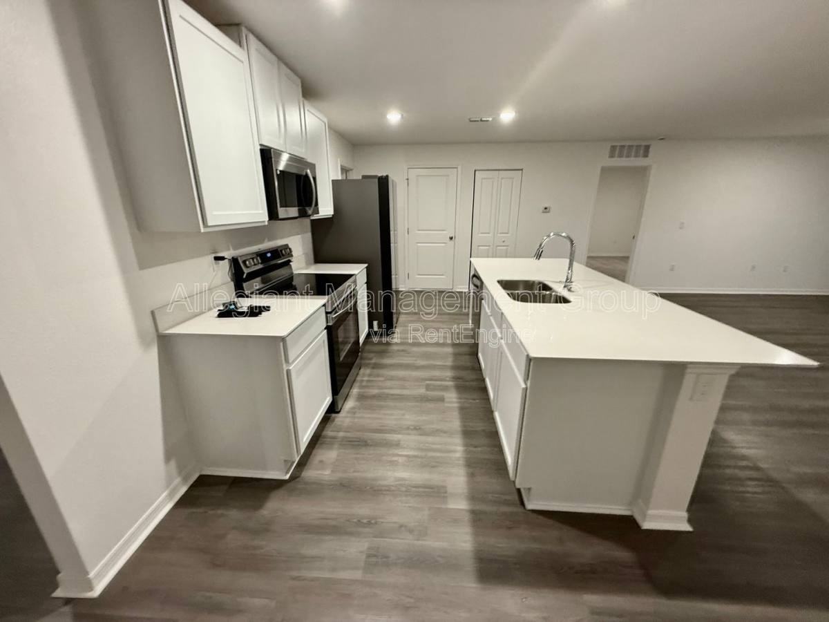 313 Marquee Drive - Photo 7 of 10