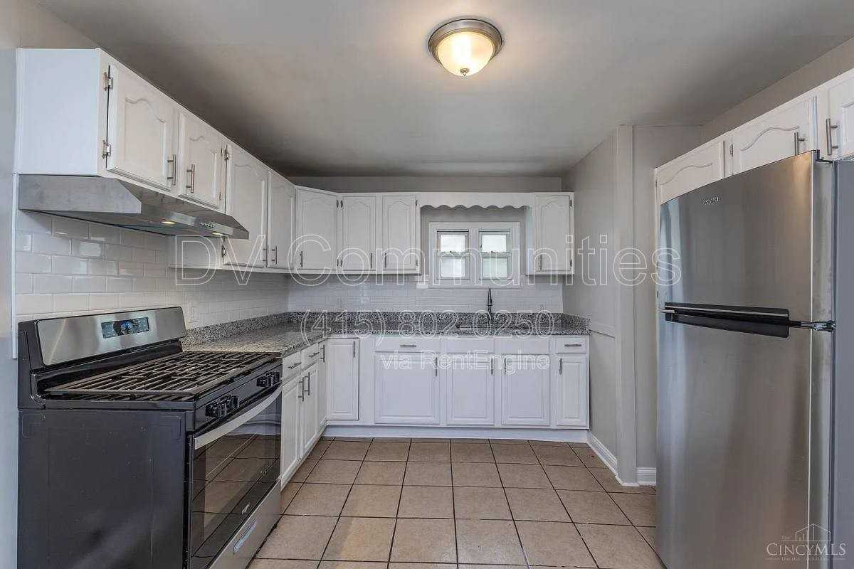 4604 Glenshade Ave - Photo 3 of 10