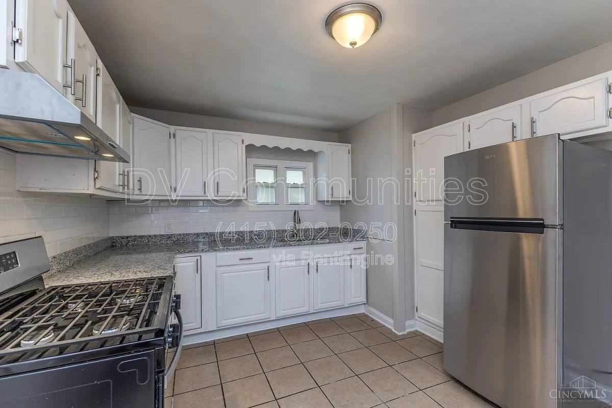 4604 Glenshade Ave - Photo 4 of 10