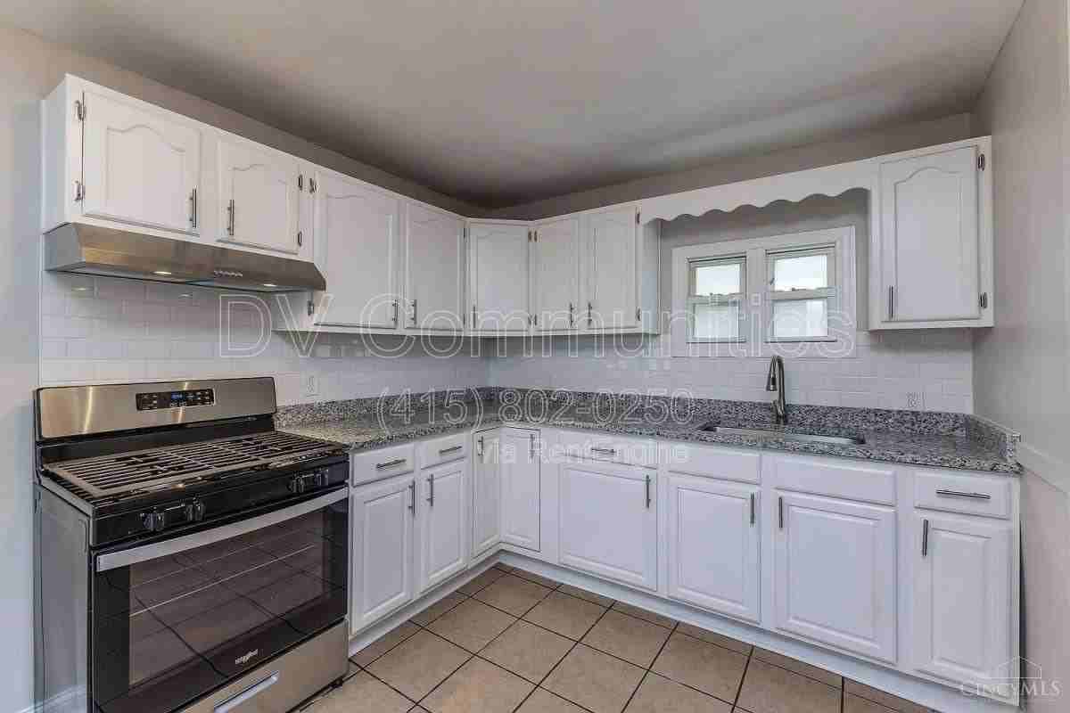 4604 Glenshade Ave - Photo 6 of 10