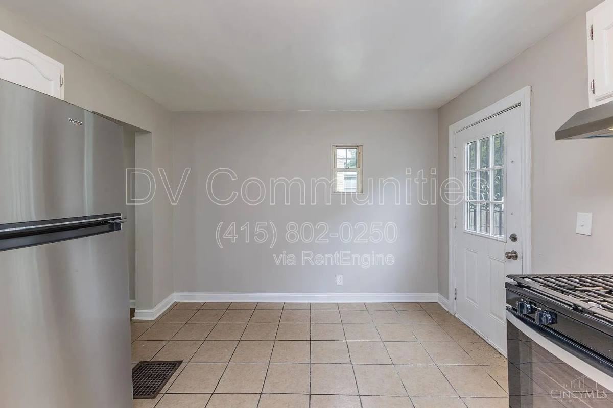 4604 Glenshade Ave - Photo 7 of 10