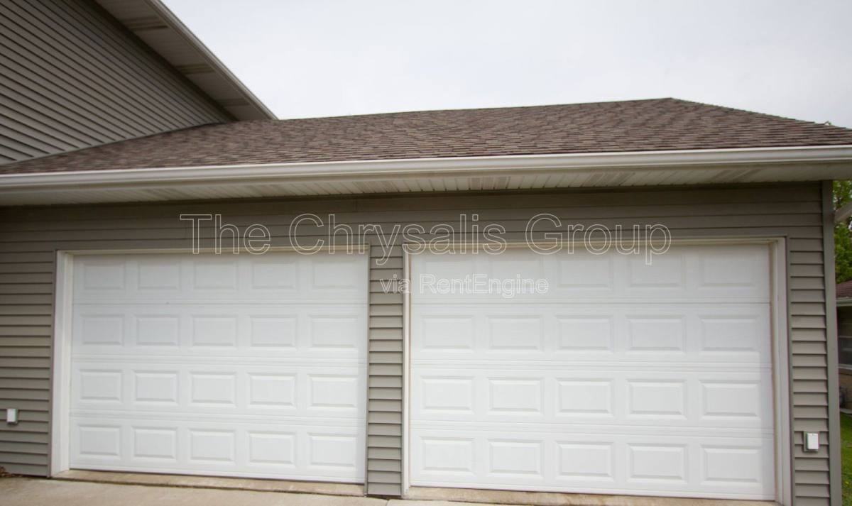 1402 4th St - Photo 2 of 10