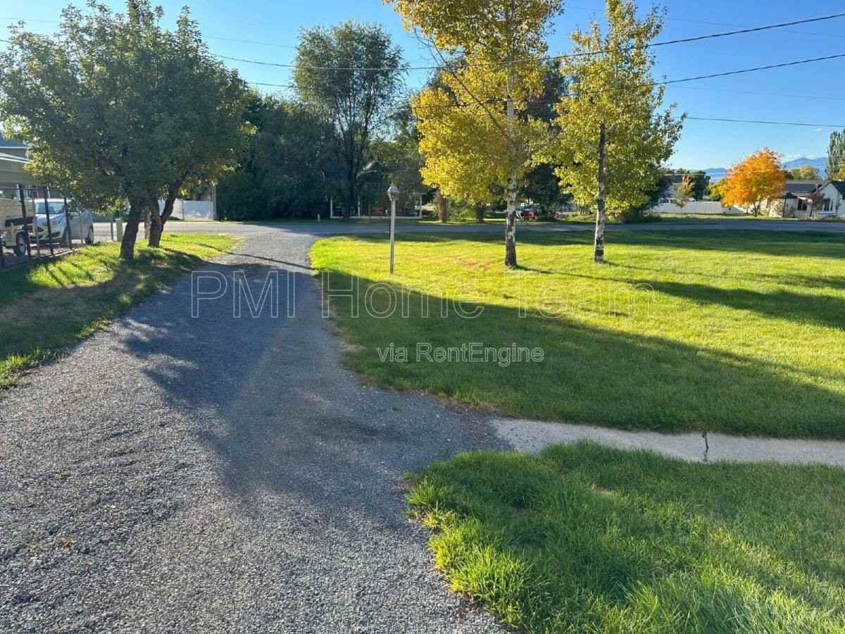 211 S 100 E - Photo 2 of 10