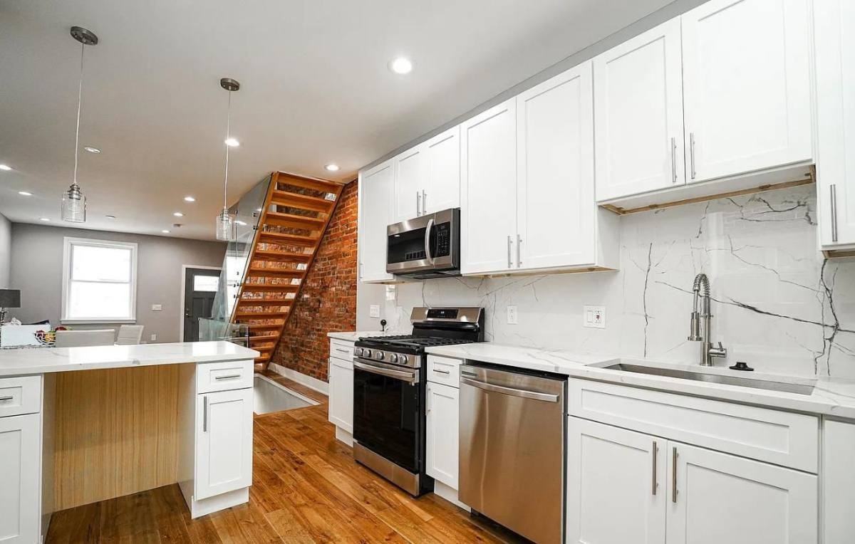 3131 Memphis St - Photo 2 of 10