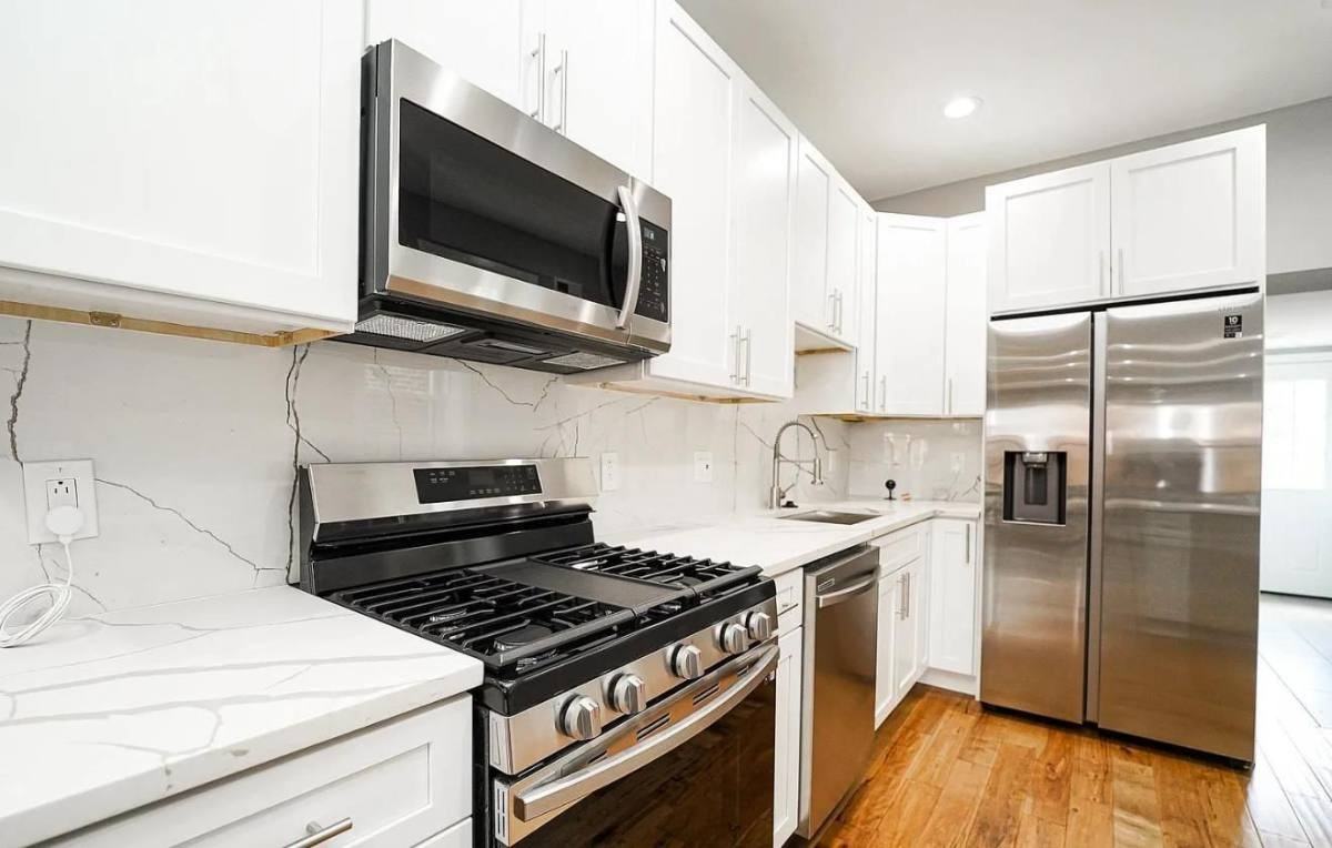 3131 Memphis St - Photo 3 of 10