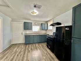 305 N Live Oak St - Photo 1 of 1