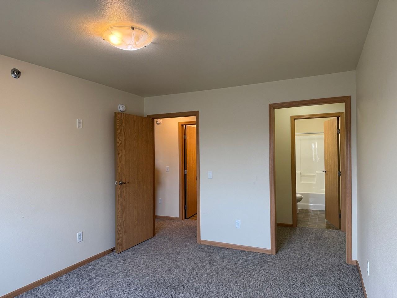 West Lake III Apartments - Photo 6 of 43