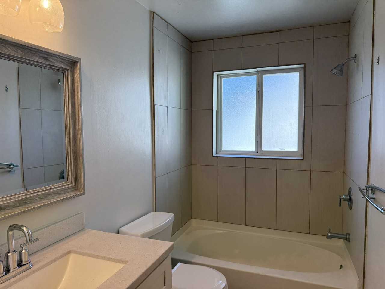 545 E Stringham Ave #D - Photo 4 of 13