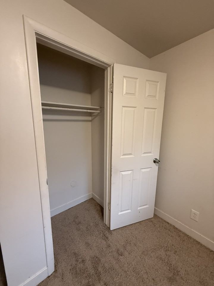 545 E Stringham Ave #D - Photo 6 of 13