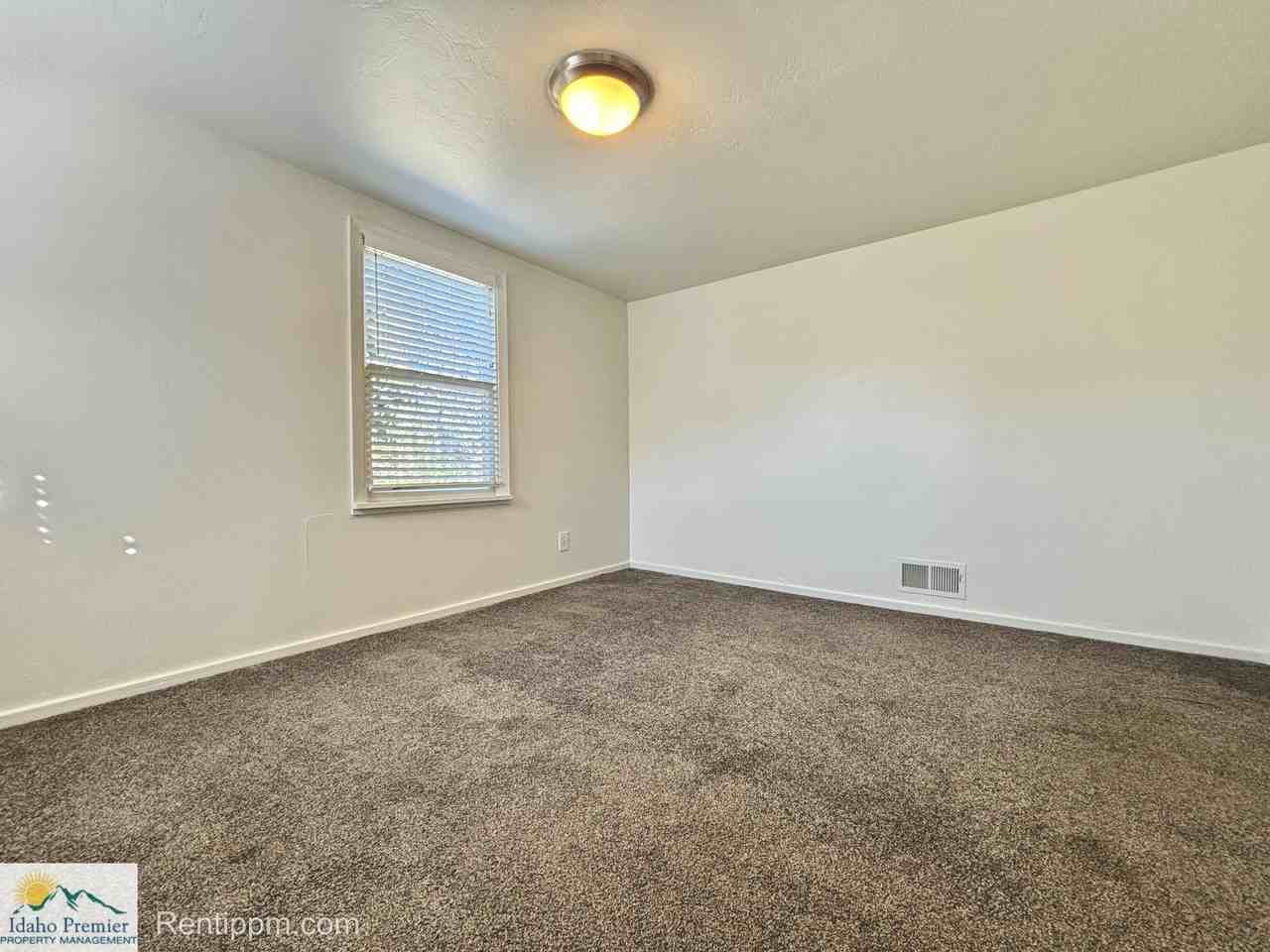 241 North Flume Street - Photo 2 of 17