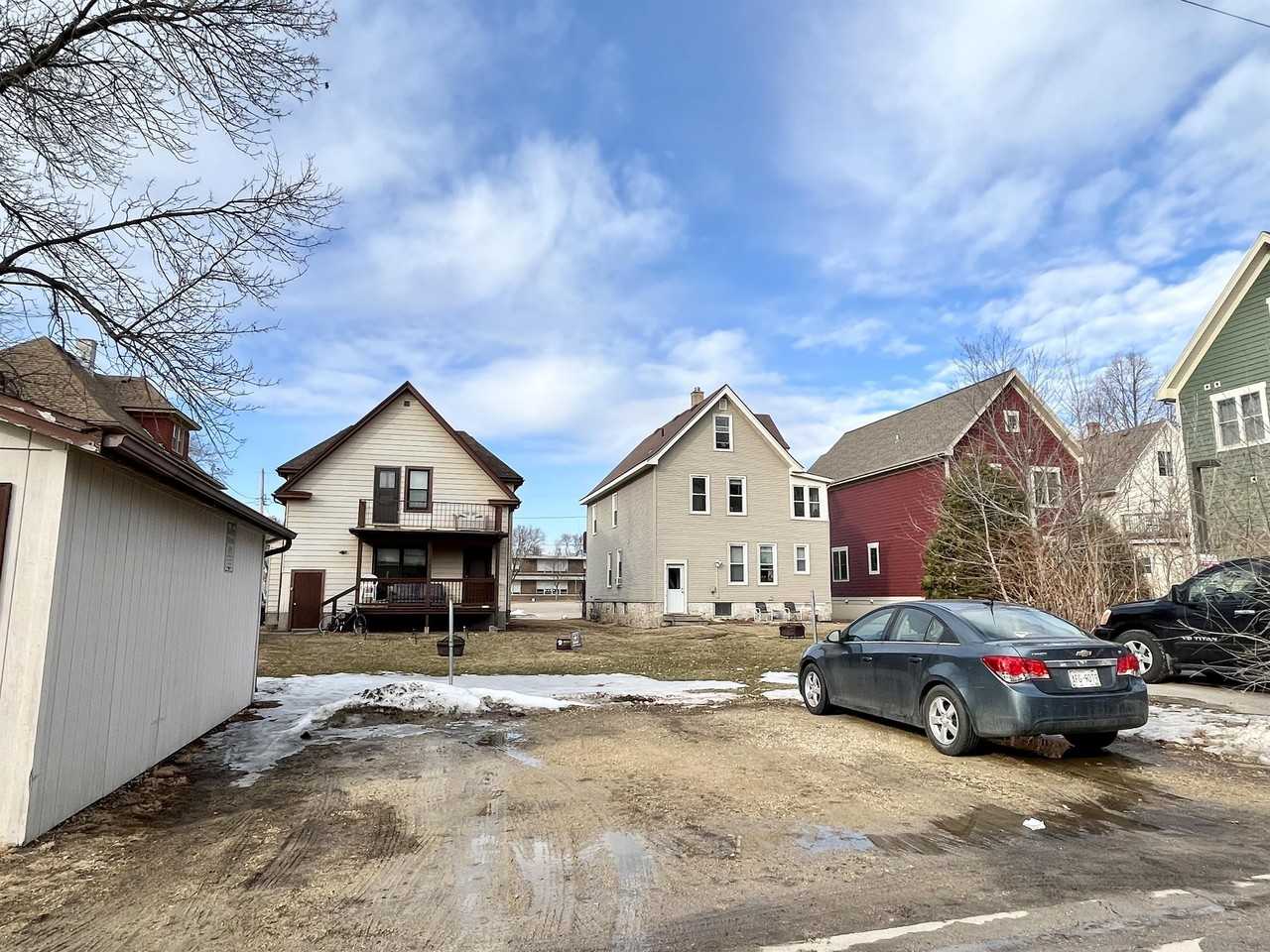 1215 Mound St #2 - Photo 3 of 12