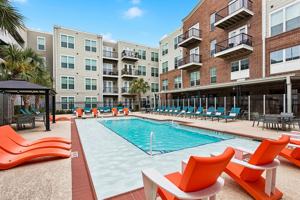 featured image of 1325 Annunciation St