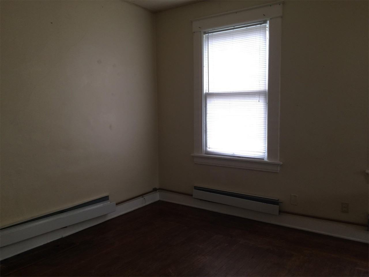 732 W 3rd St #4 - Photo 6 of 6