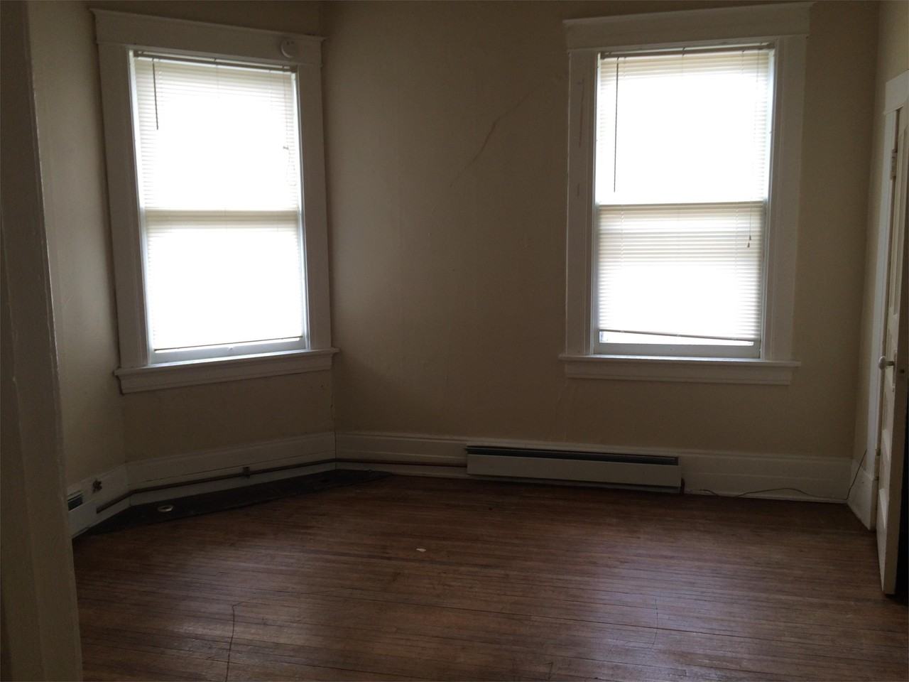 732 W 3rd St #4 - Photo 5 of 6