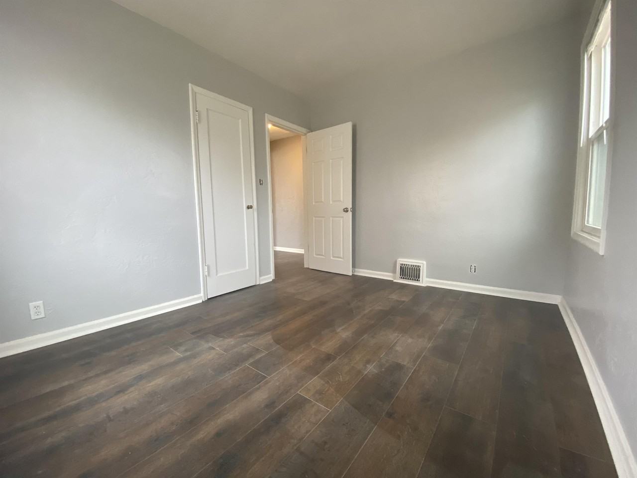 1310 23rd St - Photo 2 of 30