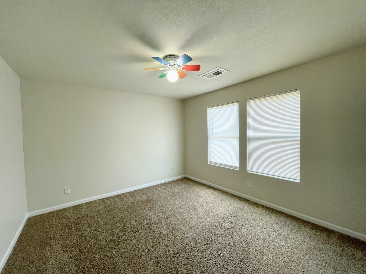 3177 Lakeland Dr - Photo 2 of 29