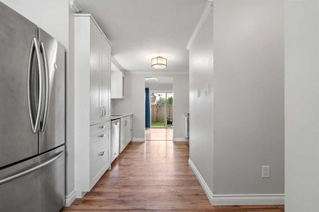 20653 Thorne Ave - Photo 2 of 23