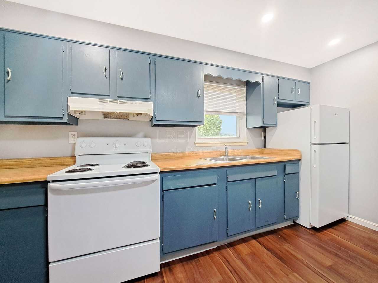 1711 Valley Forge Way #4 - Photo 3 of 12