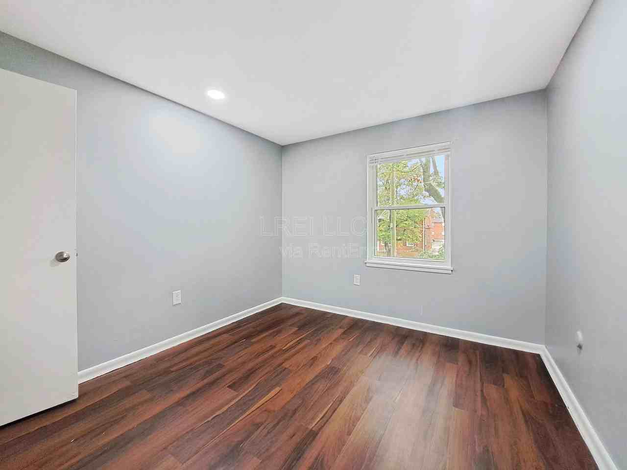 1711 Valley Forge Way #4 - Photo 5 of 12