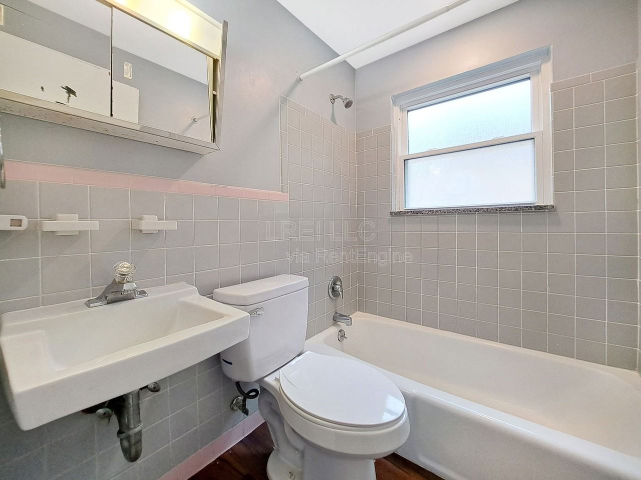 1711 Valley Forge Way #4 - Photo 7 of 12