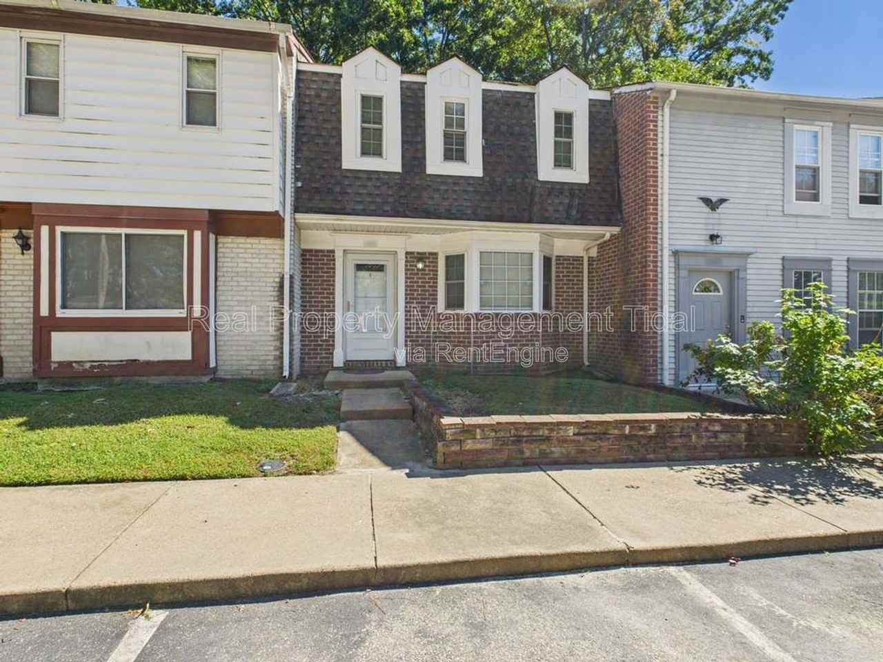 1055 Old Denbigh Blvd - Photo 2 of 34